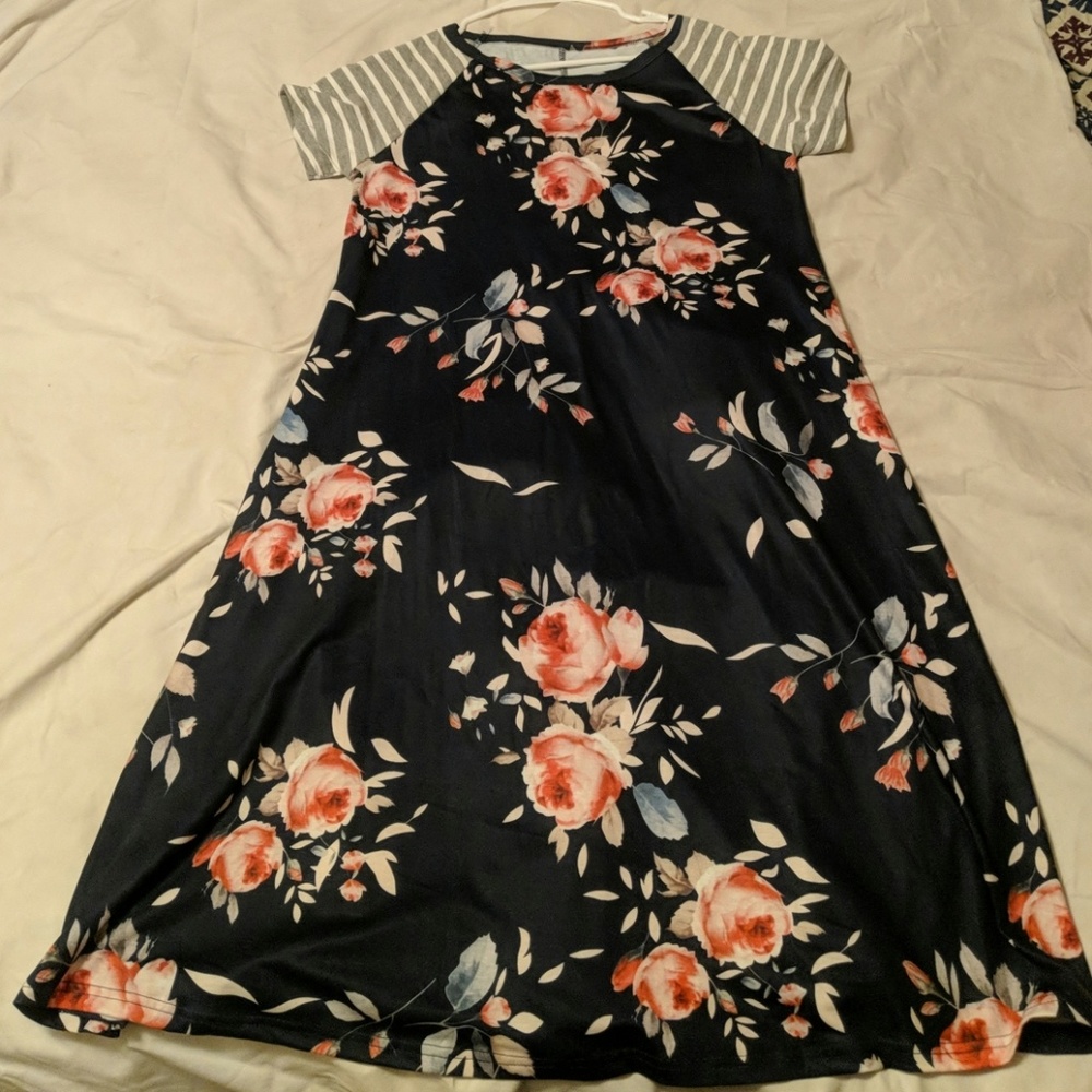 Short sleeve floral dress - never worn!
